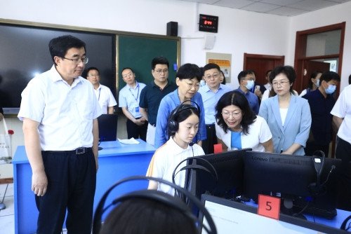 在美育实施和美育评价工作上